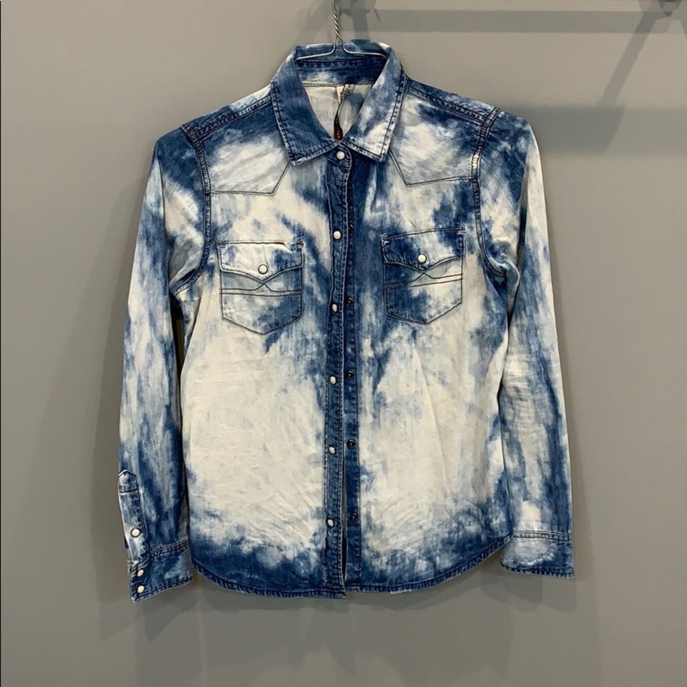 🦋 Chambray Shirt - Small